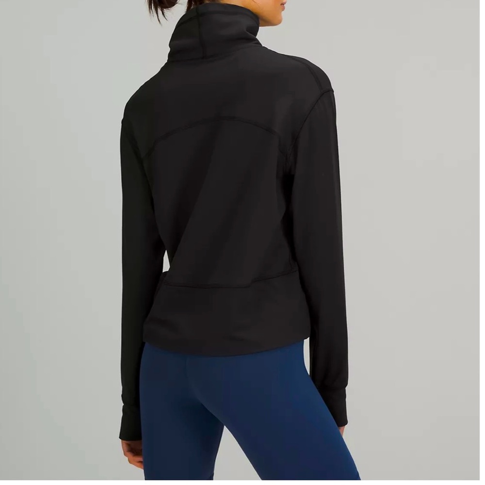 Lulu lemon “Ready to Rulu Pollover” Size 8, pockets, thumb holes.